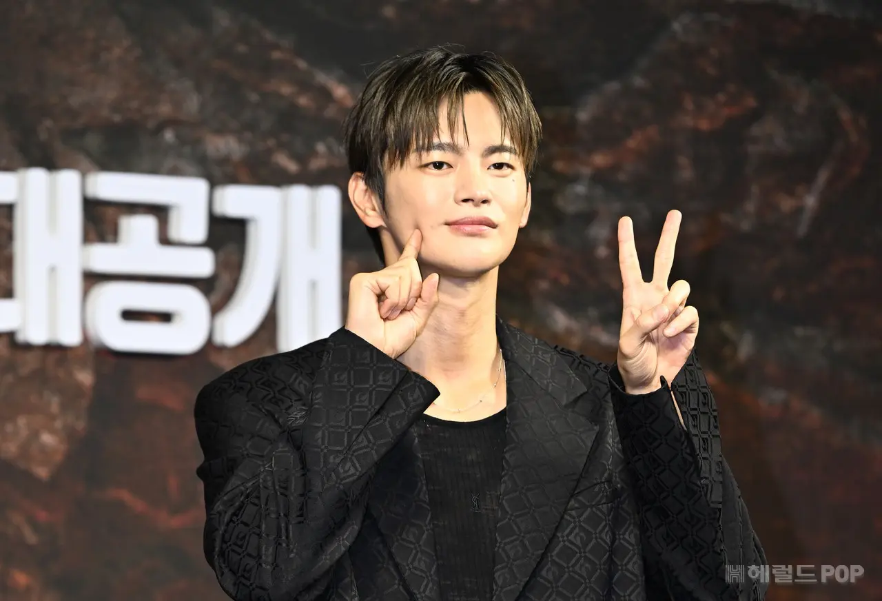 ソイングク　フォト　サイン　写真　韓国ドラマ フォト】マ・ドンソク＆ソ・イングク＆パク・ヒョンシクら、韓国