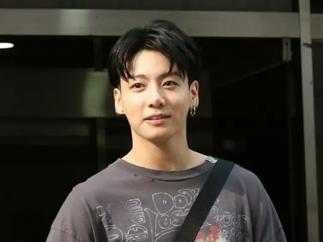 「BTS」JUNG KOOK、誕生日を前にファンが祝福・HYBE周辺に広告とフォトゾーン設置
