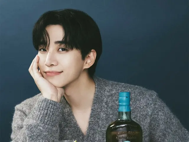 「2PM」イ・ジュノ、ウィスキーと共にしたあたたかい笑顔