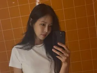 女優キム・ソヨン、自然美人は違うね…白いTシャツとジーンズだけでも「きれい」