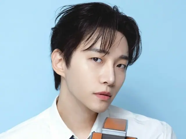 「2PM」イ・ジュノ、シャツ姿が最高…ファンクラブコンセプトフォト公開